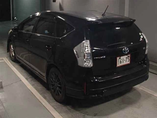 TOYOTA PRIUS ALPHA 2013