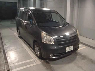 TOYOTA NOAH 2008