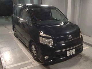 TOYOTA VOXY 2009