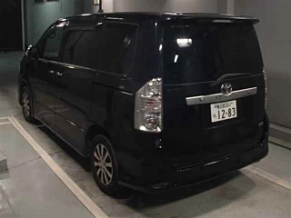TOYOTA VOXY 2009