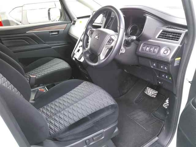 MITSUBISHI DELICA D5 2025