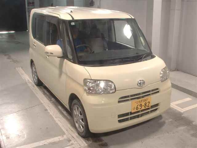DAIHATSU TANTO 2011