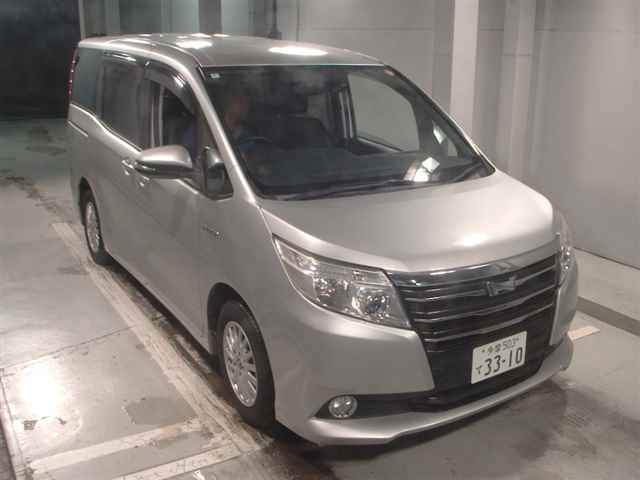 TOYOTA NOAH 2014