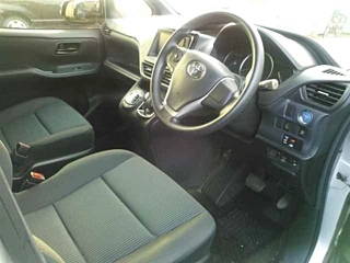 TOYOTA NOAH 2014