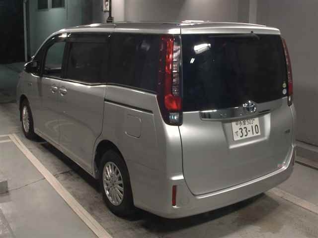 TOYOTA NOAH 2014