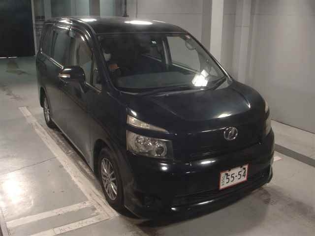 TOYOTA VOXY 2010