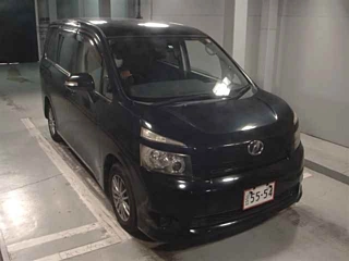 TOYOTA VOXY 2010