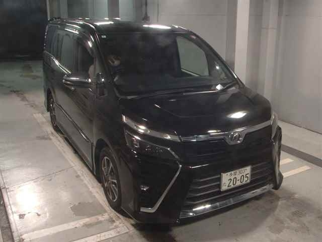 TOYOTA VOXY 2018