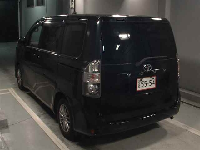 TOYOTA VOXY 2010