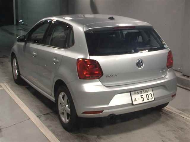 VOLKSWAGEN POLO 2016