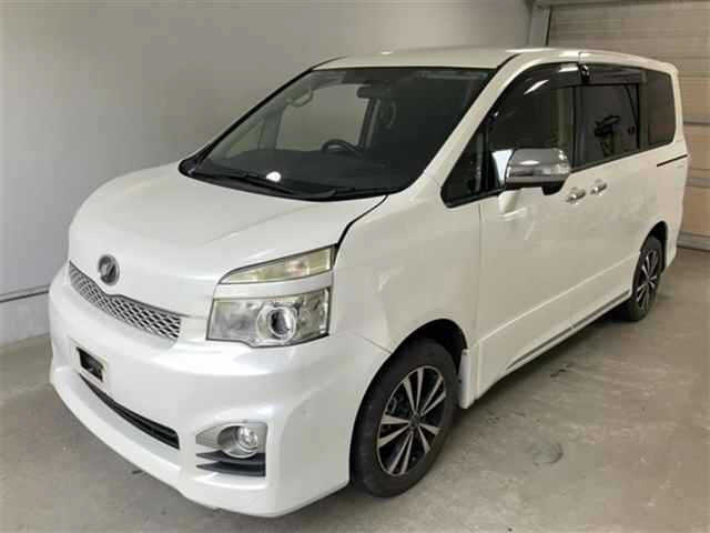 TOYOTA VOXY 2011