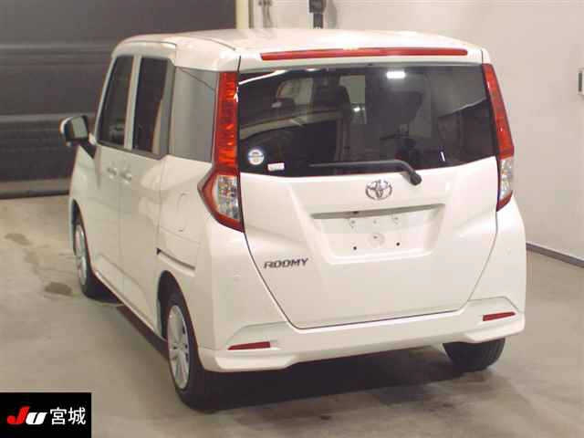 TOYOTA ROOMY 2022