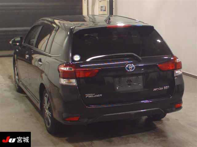 TOYOTA COROLLA FIELDER 2015