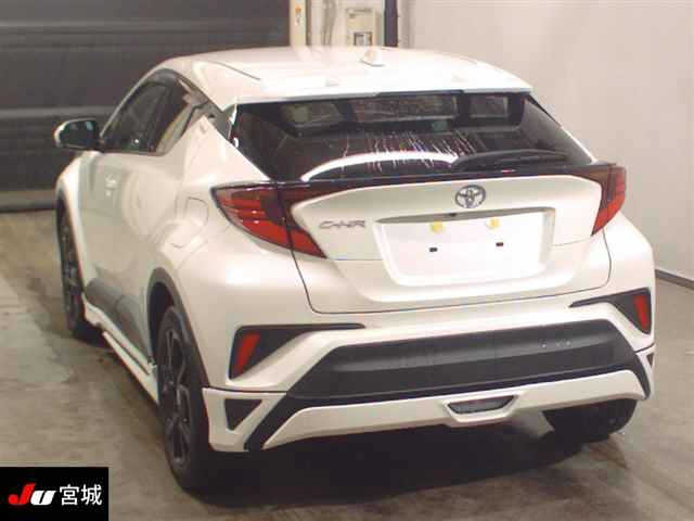 TOYOTA C-HR 2021