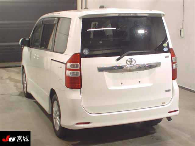 TOYOTA NOAH 2012