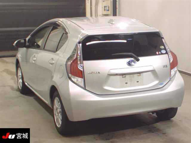 TOYOTA AQUA 2015