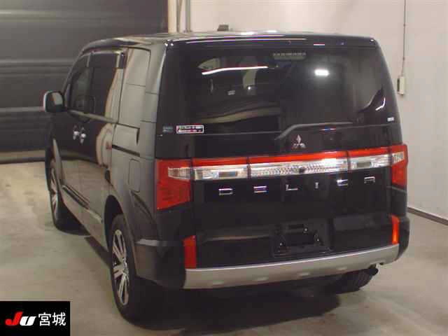 MITSUBISHI DELICA D5 2023