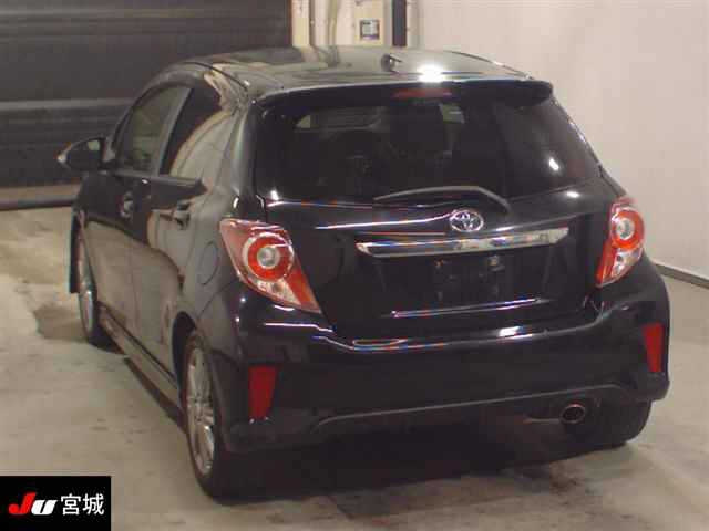 TOYOTA VITZ 2013