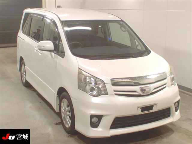 TOYOTA NOAH 2012