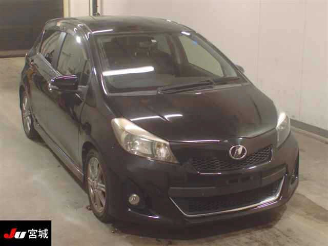 TOYOTA VITZ 2013