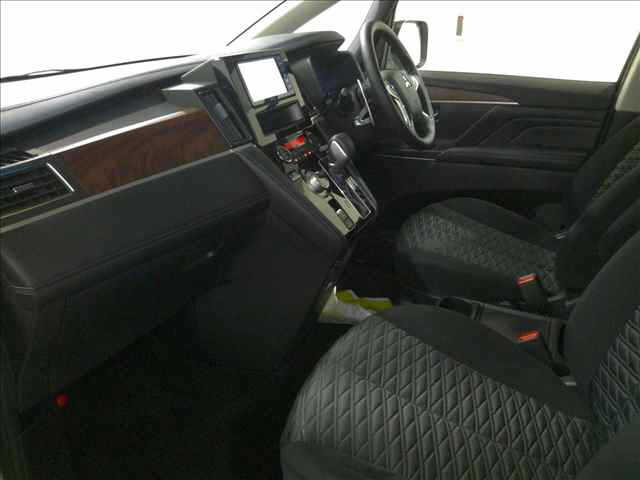 MITSUBISHI DELICA D5 2019