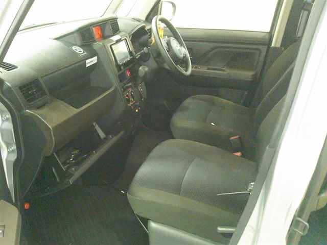 TOYOTA ROOMY 2021