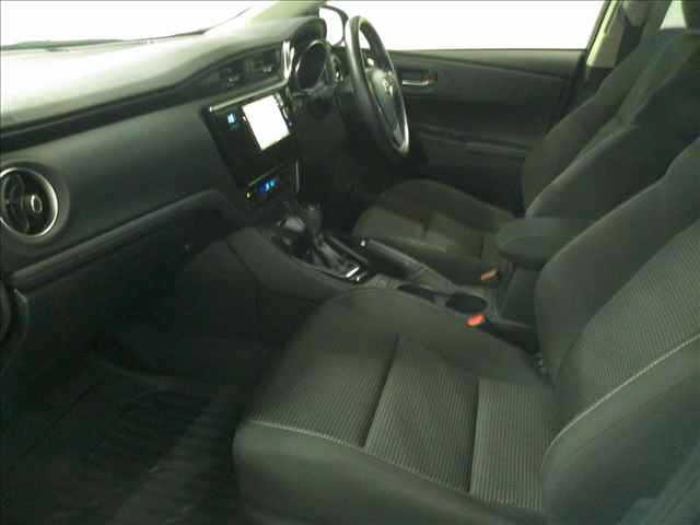 TOYOTA AURIS 2017
