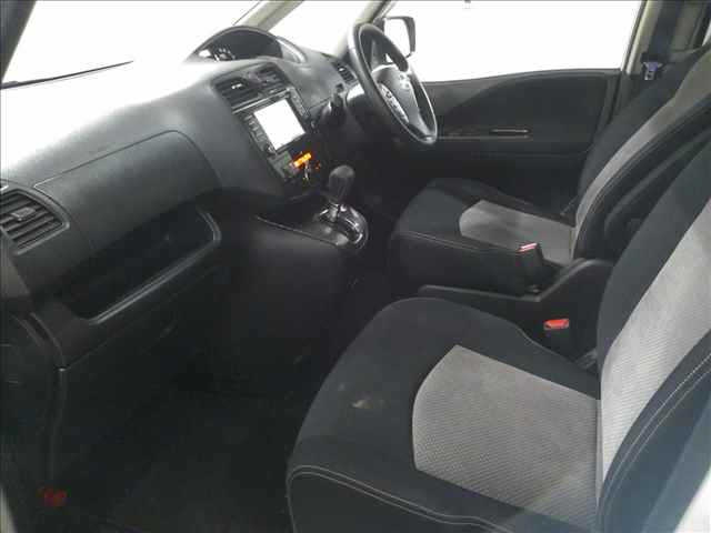 NISSAN SERENA 2011