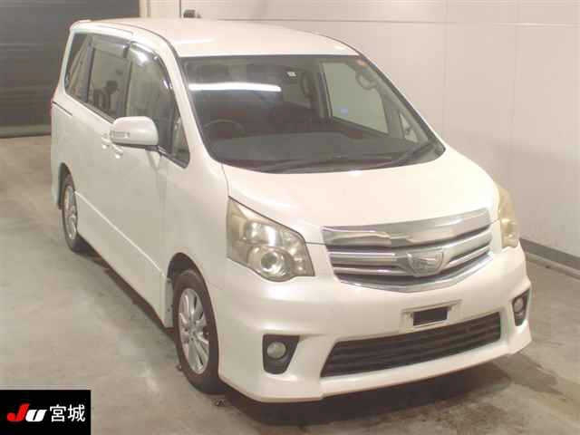 TOYOTA NOAH 2012