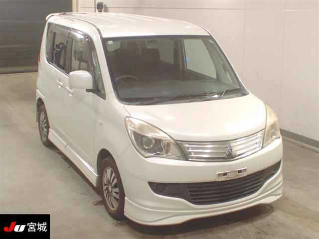 MITSUBISHI DELICA D2 2011