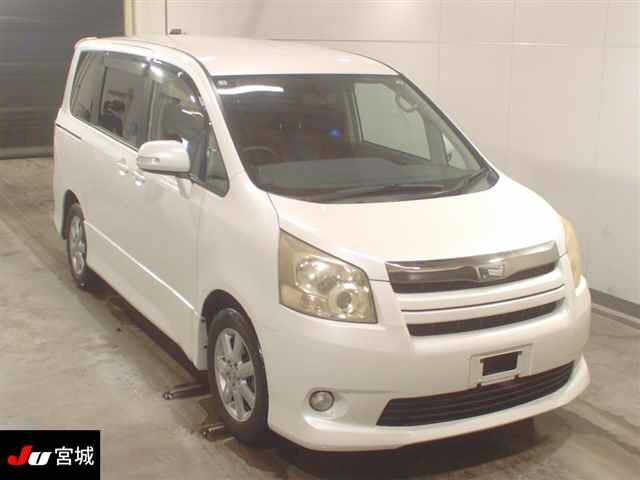 TOYOTA NOAH 2008