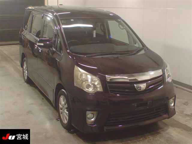 TOYOTA NOAH 2012
