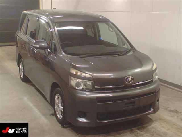 TOYOTA VOXY 2010