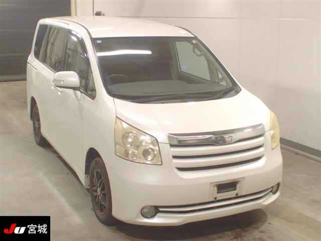 TOYOTA NOAH 2008