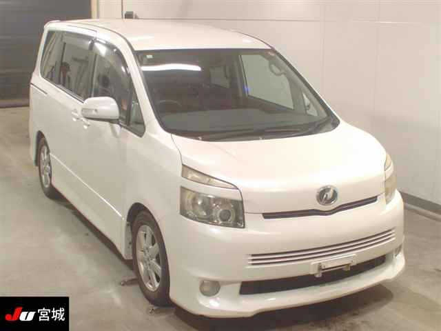 TOYOTA VOXY 2009