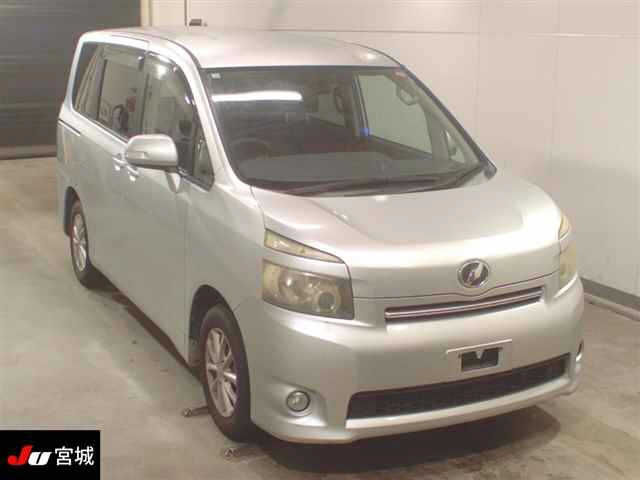 TOYOTA VOXY 2009