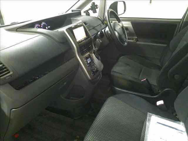 TOYOTA NOAH 2008