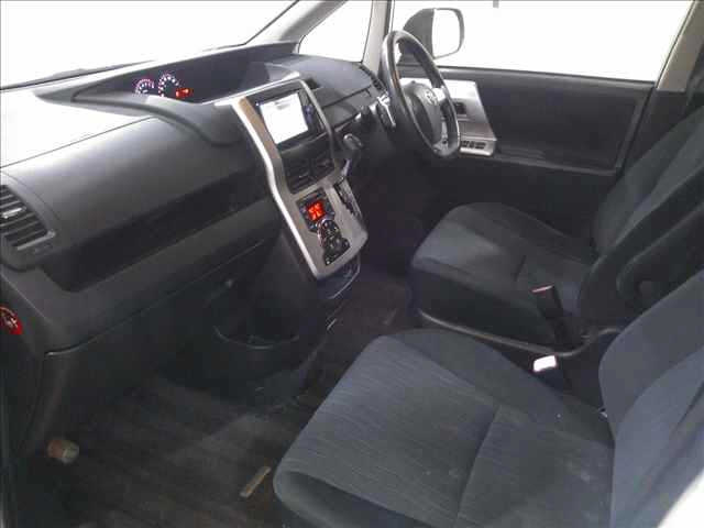 TOYOTA NOAH 2012