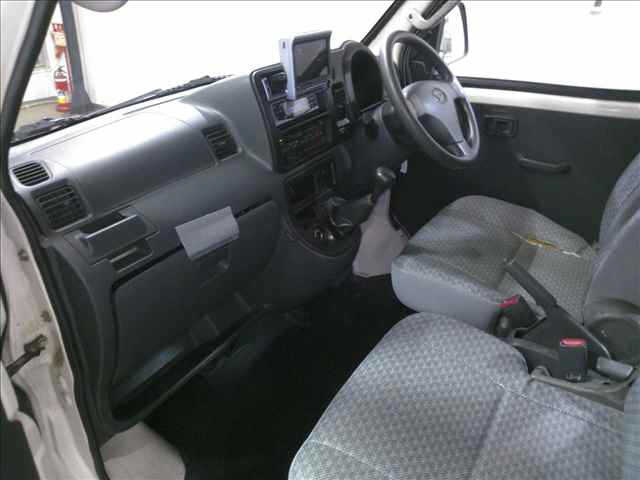 DAIHATSU HIJET VAN 2011