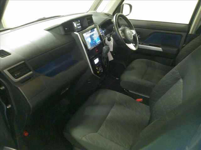 TOYOTA ROOMY 2019