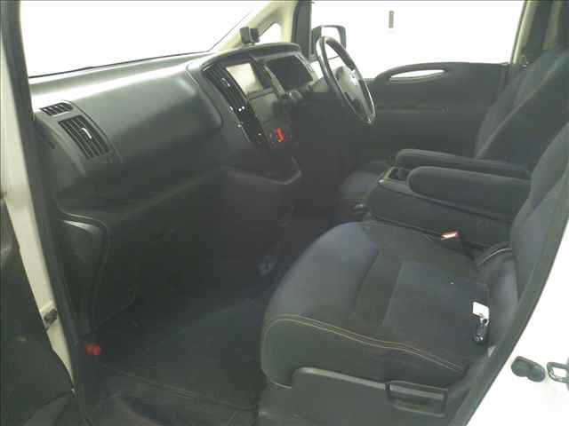 NISSAN SERENA 2010