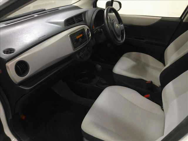 TOYOTA VITZ 2011