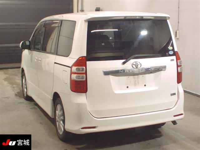 TOYOTA NOAH 2012