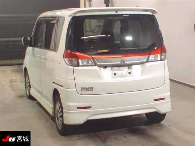 MITSUBISHI DELICA D2 2011