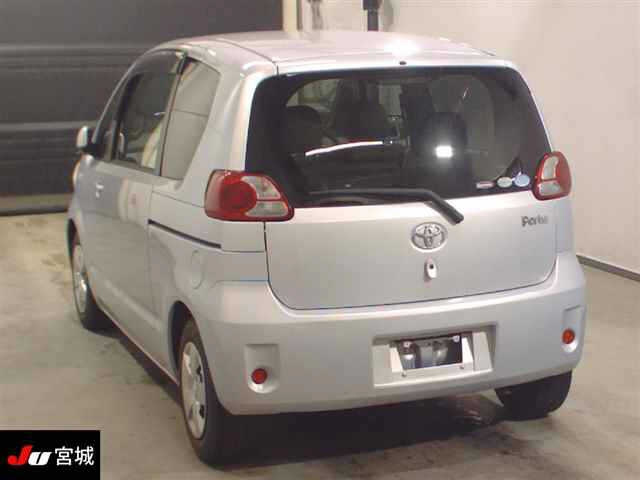 TOYOTA PORTE 2011