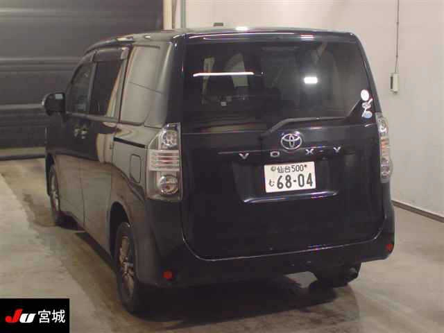 TOYOTA VOXY 2009