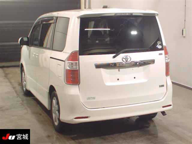 TOYOTA NOAH 2008