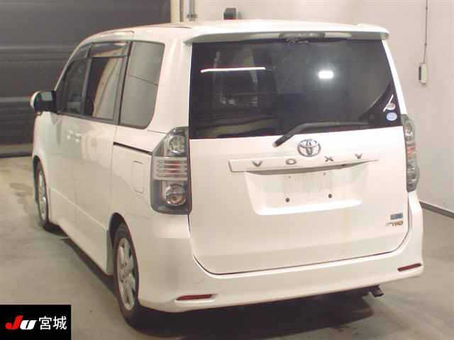 TOYOTA VOXY 2009