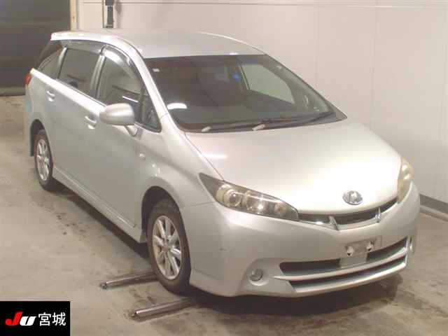 TOYOTA WISH 2010