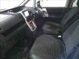 TOYOTA VOXY 2010